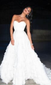 Dazzling Nicole Scherzinger in a White Strapless Gown at the amfAR Gala 2021 in Venice