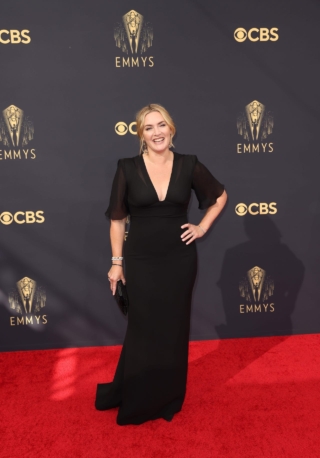 Gorgeous Kate Winslet Wore Armani Prive Dress to the Emmys 2021