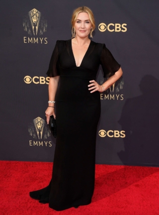 Gorgeous Kate Winslet Wore Armani Prive Dress to the Emmys 2021