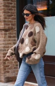 Kendall Jenner Street Style While Shopping in New York - October 13, 2021
