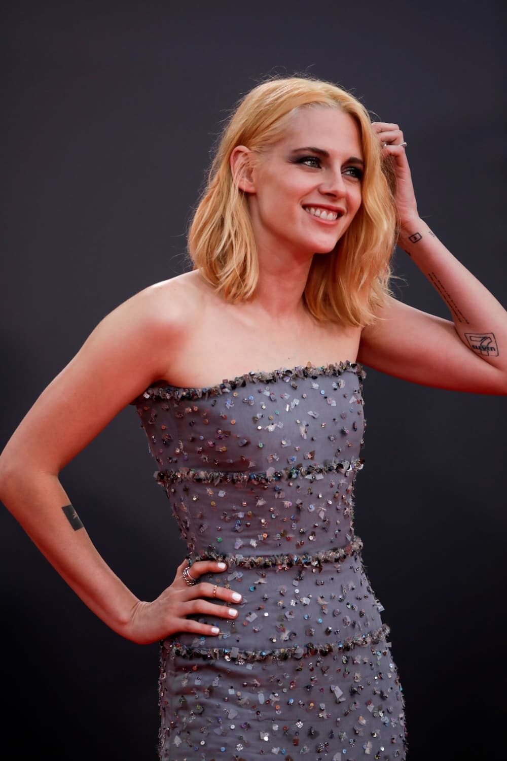 Kristen Stewart Wore Sparkling Chanel Dress to the ‘Spencer’ London Film Festival 2021 Premiere
