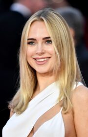 No Time To Die World Premiere: Sensual Kimberley Garner in White Gown