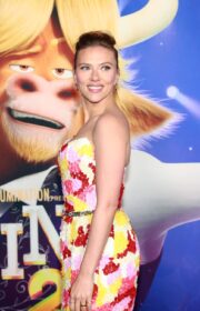 Scarlett Johansson Stylish in Mini Dress at the 'Sing 2' LA Premiere