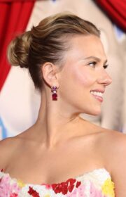 Scarlett Johansson Stylish in Mini Dress at the 'Sing 2' LA Premiere