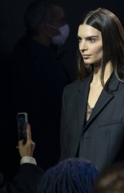 Glamorous Emily Ratajkowski at AMI Paris Fashion Week Fall 2022