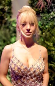 Alluring Sydney Sweeney in Sheer Dress at the 2022 Vanity Fair Oscars Party