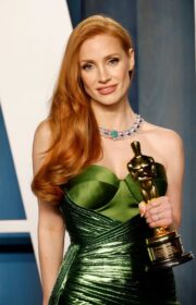 Dazzling Jessica Chastain in Gucci Dress at the 2022 Vanity Fair Oscars Party