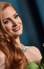 Dazzling Jessica Chastain in Gucci Dress at the 2022 Vanity Fair Oscars Party