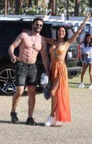 Coachella 2022 : Nicole Scherzinger In Bikini Top With Shirtless Boyfriend Thom Evans