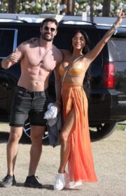 Coachella 2022 : Nicole Scherzinger In Bikini Top With Shirtless Boyfriend Thom Evans