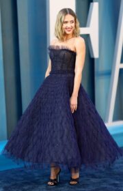 Radiant Jessica Alba in Carolina Herrera Dress at the 2022 Vanity Fair Oscars Party