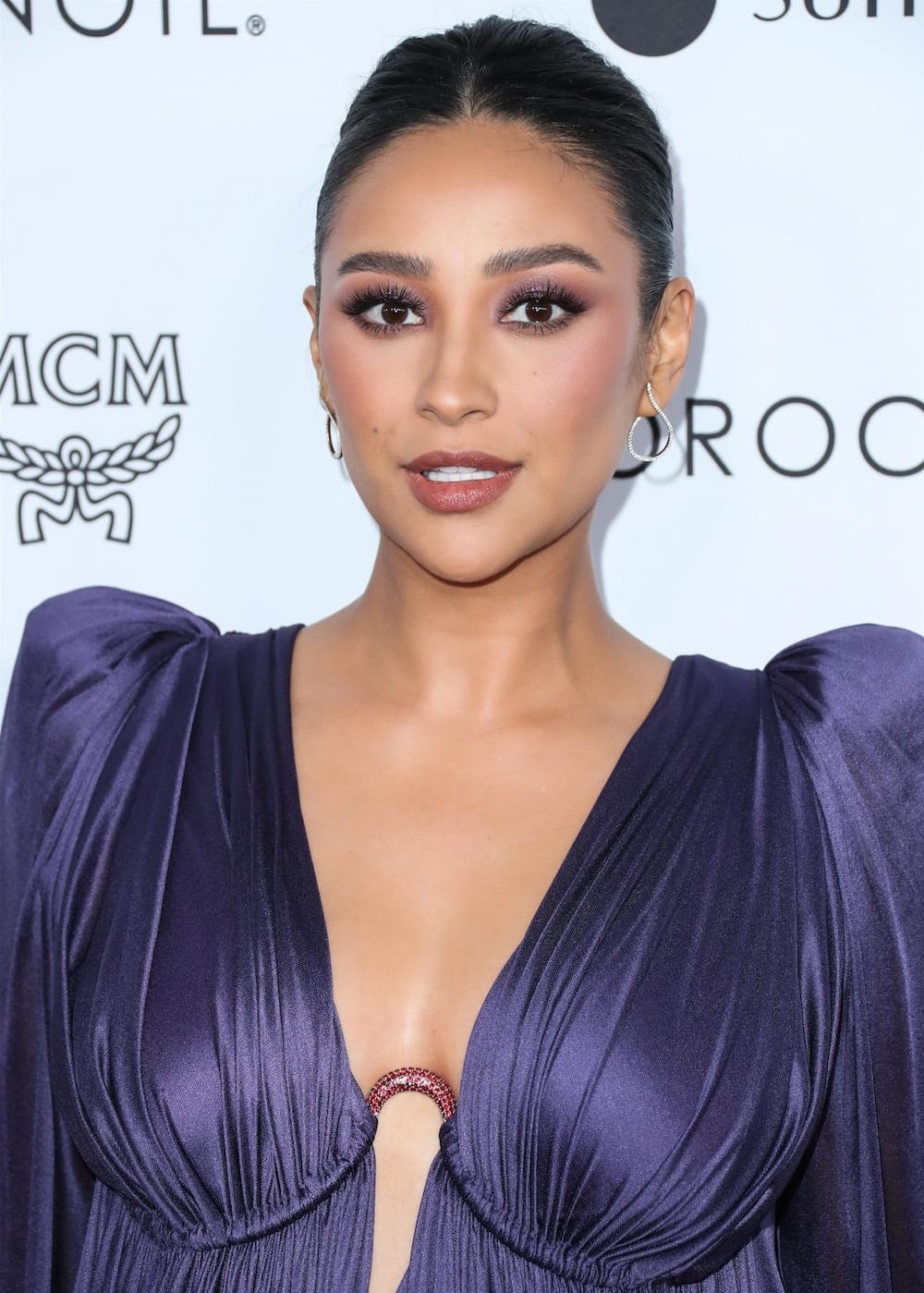 Pregnant Shay Mitchell in Lanvin Dress at 2022 Daily Front Row’s Fashion Awards