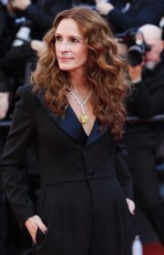 Cannes 2022: Julia Roberts in Louis Vuitton Outfit and Chopard Necklace for Armageddon Time Premiere