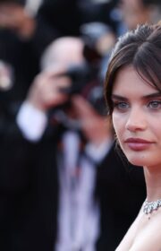 Cannes 2022: Lovely Sara Sampaio in Black Bralette and Maxi Skirt at Elvis Premiere