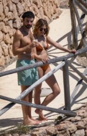 Elizabeth Olsen in Bikini on Vacation with Husband Robbie Arnett at Tuscany 2022