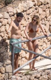 Elizabeth Olsen in Bikini on Vacation with Husband Robbie Arnett at Tuscany 2022 (Part II)