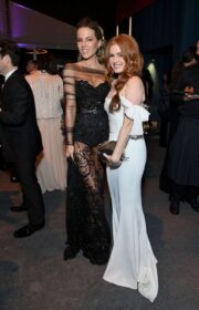 Gorgeous Isla Fisher in Giambattista Valli Dress at the 2022 Vanity Fair Oscars Party