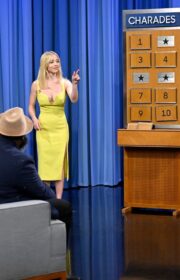 Sydney Sweeney in Sexy Mugler Dress at The Tonight Show with Jimmy Fallon 2022