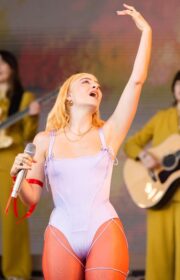 Blonde Lorde Performs in Corset Swimsuit at Glastonbury Festival 2022