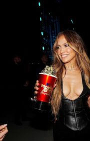 MTV Movie & TV Awards 2022: Jennifer Lopez Stuns in Mônot Tank Top (50 Photos)