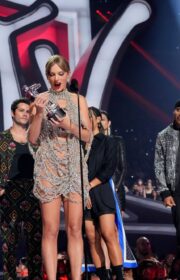 Taylor Swift Wins 2022 MTV VMAs Award and Announces New Album on Stage