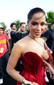 2022 MTV VMAs Red Carpet: Radiant Anitta in Schiaparelli