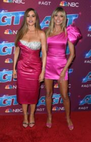 Heidi Klum and Sofia Vergara in Pink at America’s Got Talent Season 17 Live Show