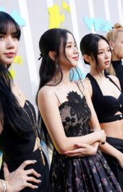 K-Pop Girl Band Blackpink Lovely Outfits on 2022 MTV VMAs Red Carpet