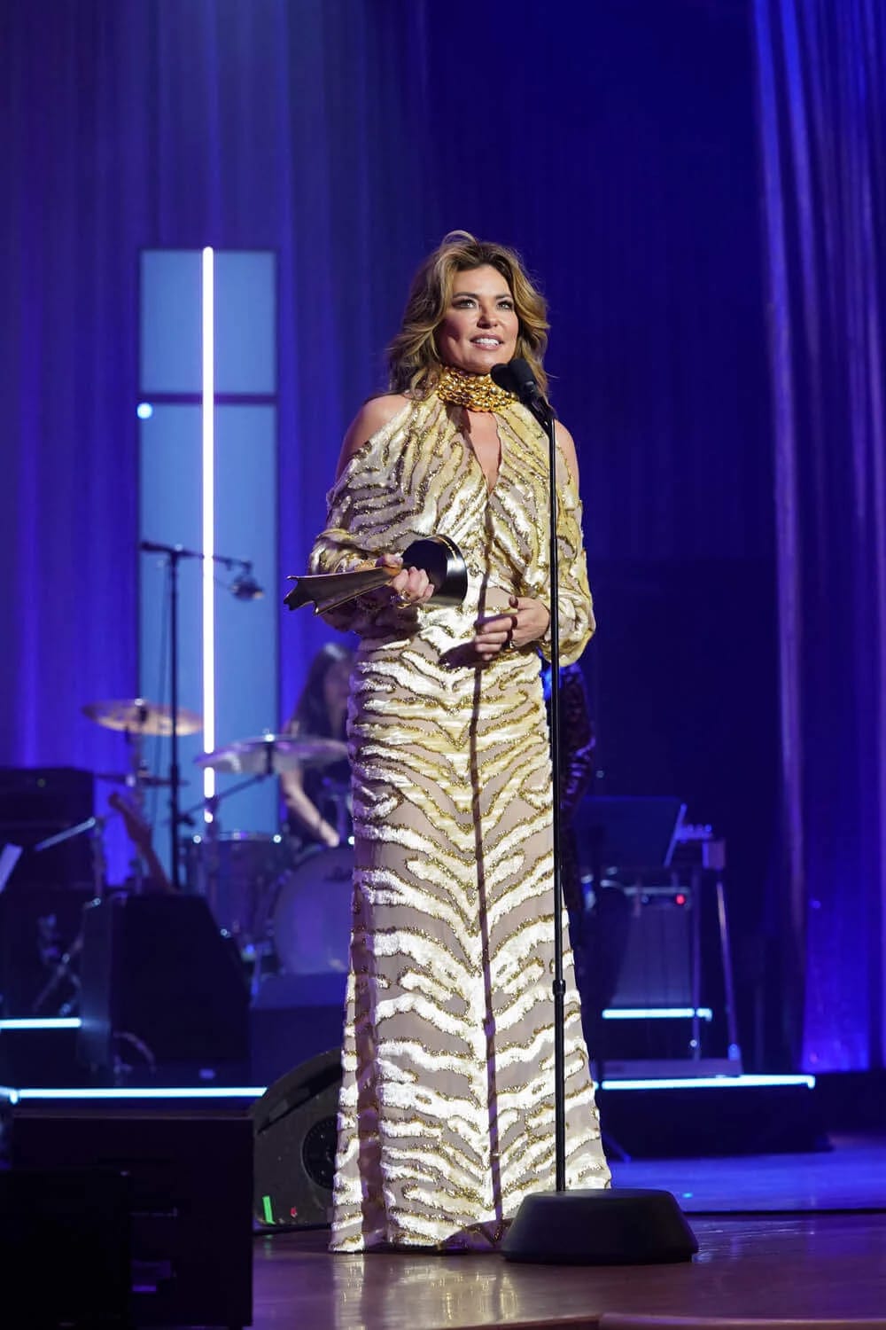 Shania Twain Honored with Poet’s Award at 2022 ACM Honors