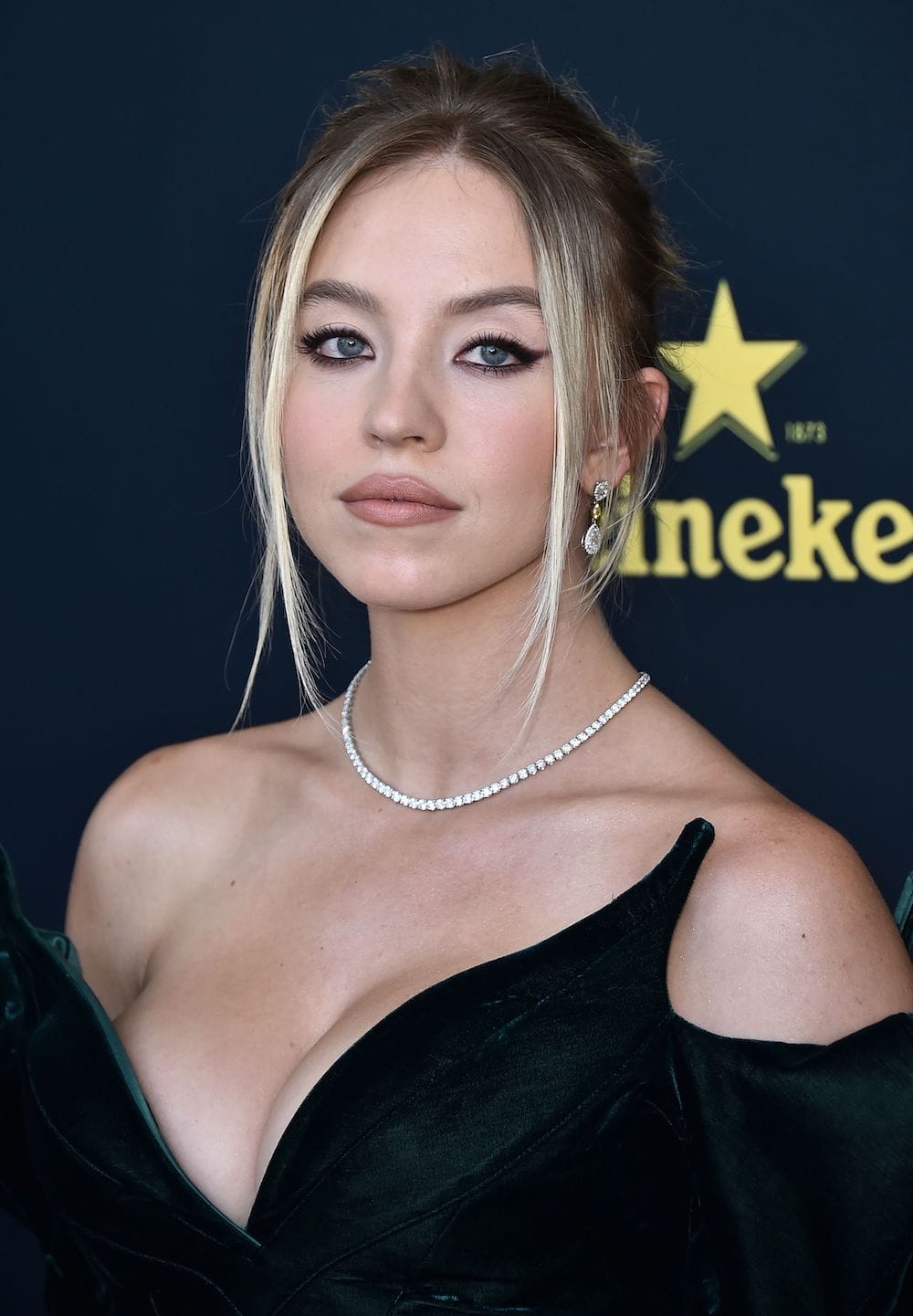 Sydney put on a busty display in a vintage off-shoulder dark green velvet Thierry Mugler Haute Couture 'Vampire Dress'.