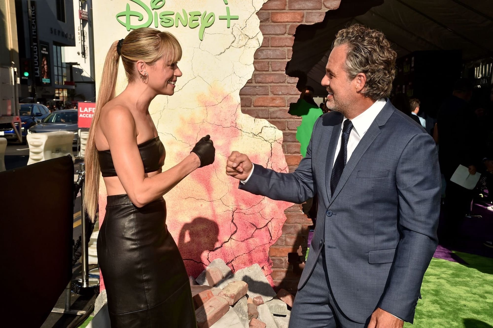 Mark Ruffalo and Tatiana Maslany at the premiere of their film She-Hulk: Attorney at Law in Los Angeles.