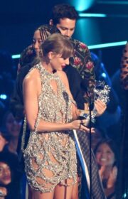 Taylor Swift Wins 2022 MTV VMAs Award and Announces New Album on Stage