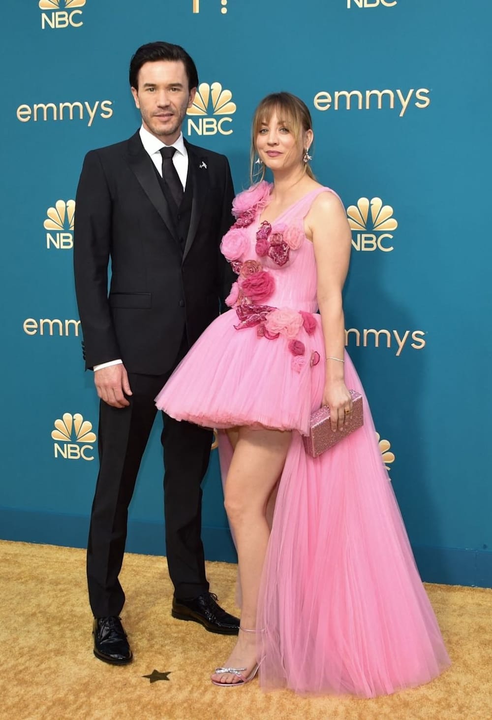 Kaley Cuoco and boyfriend Tom Pelphrey’s Red Carpet Debut at 2022 Emmys