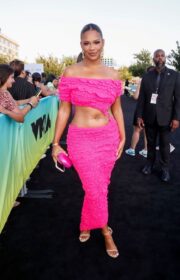 2022 MTV VMAs Red Carpet: Lovely Kamie Crawford in Hanifa Dress