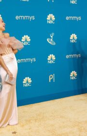 Graceful Reese Witherspoon in Armani Privé and Tiffany at 2022 Emmys