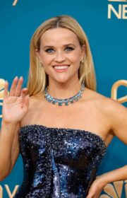 Graceful Reese Witherspoon in Armani Privé and Tiffany at 2022 Emmys