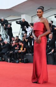 Venice Film Festival 2022: Simone Ashley in Armani Privé for ‘Bones & All’ Premiere