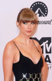Splendid Taylor Swift in David Koma Dress at 2022 MTV Europe Music Awards