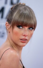 Splendid Taylor Swift in David Koma Dress at 2022 MTV Europe Music Awards