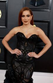 Grammys 2023: Envolver Singer Anitta in 2003 Vintage Versace and Tiffany & Co.
