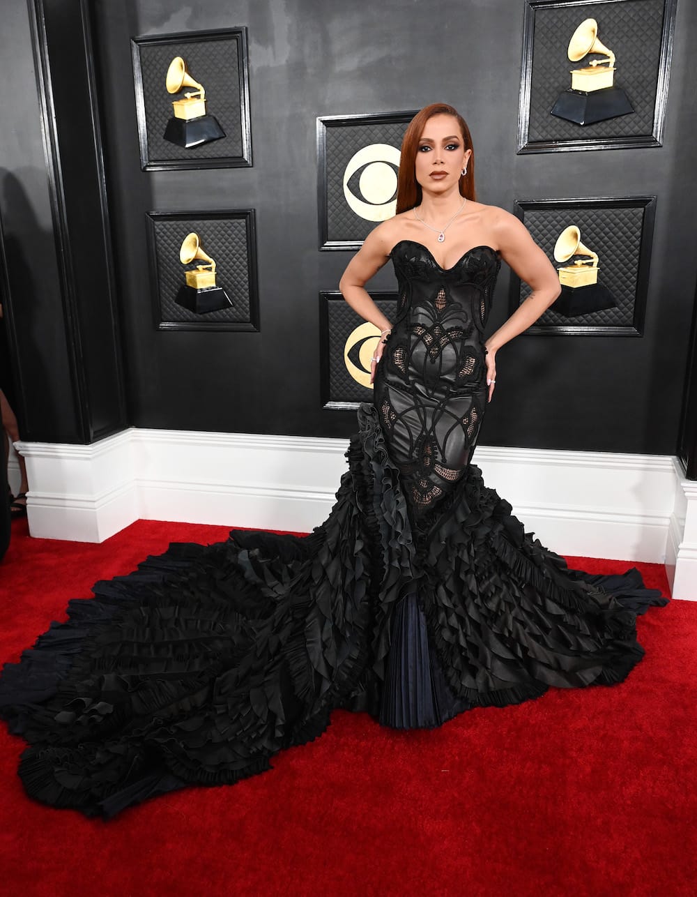 Grammys 2023: Envolver Singer Anitta in 2003 Vintage Versace and Tiffany & Co.
