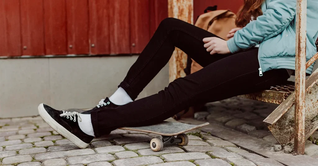 How to style sneakers in 2026